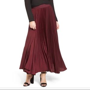 Exclusively Misook mid-length pleated maroon skirt
